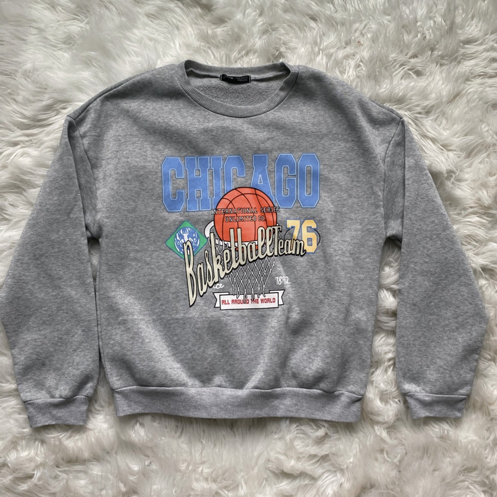 Medium Chicago Basketball Graphic Crewneck